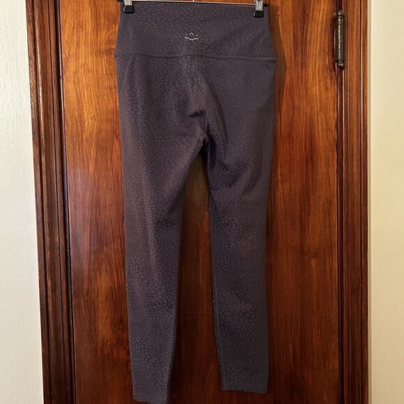 Beyond Yoga Leggings Gray Feline Jacquard Shadow High Waisted Midi Women's Small - Picture 7 of 8